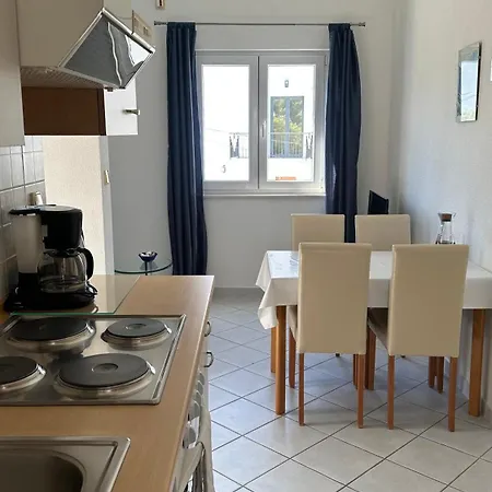 Arleta Apartment *